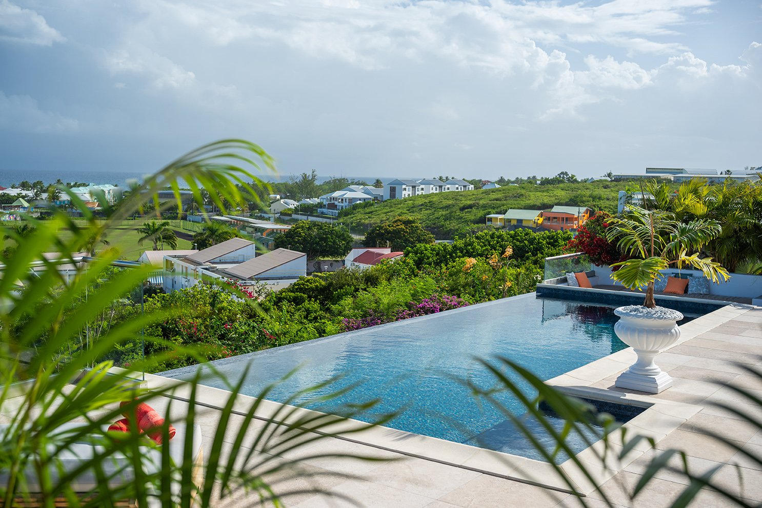 Piscine a débordement avec vue sur mer Guadeloupe Saint-Francois